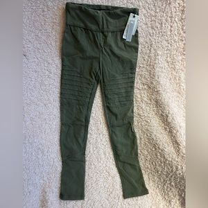 Girls Nordstrom olive green Moto leggings